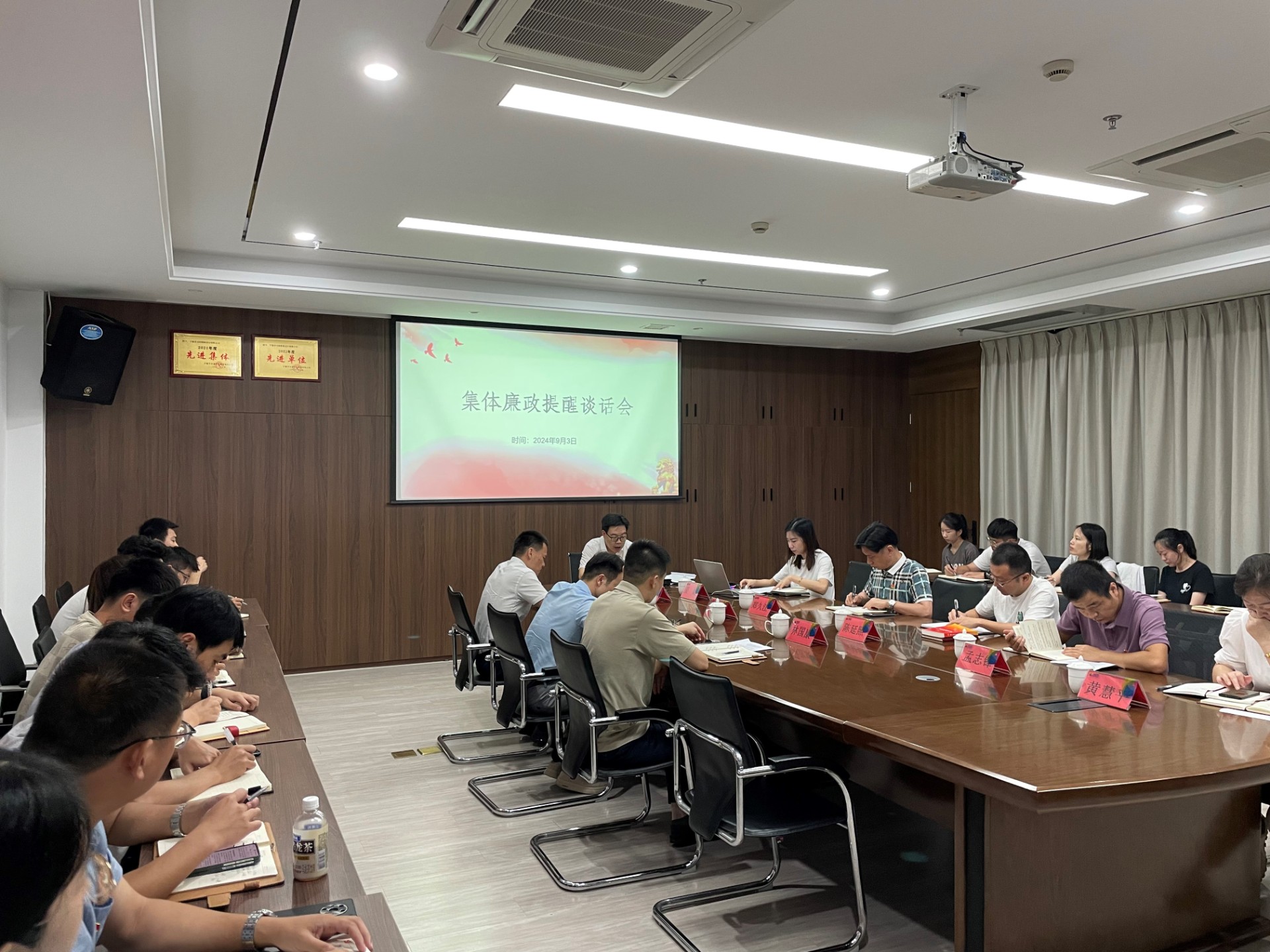 市交投集團領(lǐng)導深入市交投物流集團市交投勘察設(shè)計公司開展聯(lián)系點工作，葉嵐清拍攝2.jpg
